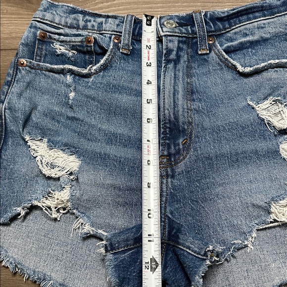 Abercrombie & FitchThe Mom High Rise Curve Love Stretch Blue Jean Shorts Size 26 - Picture 8 of 9
